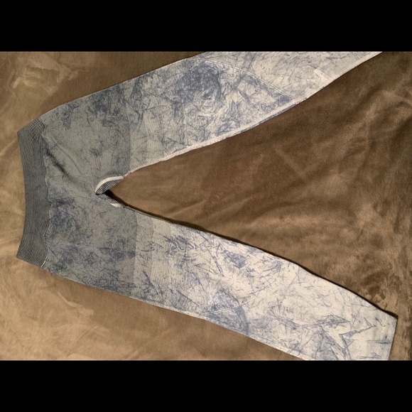 Lulu lemon cropped leggings - Picture 3 of 5